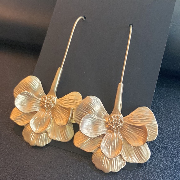 Gorgeous muted gold drop earrings - Picture 2 of 2